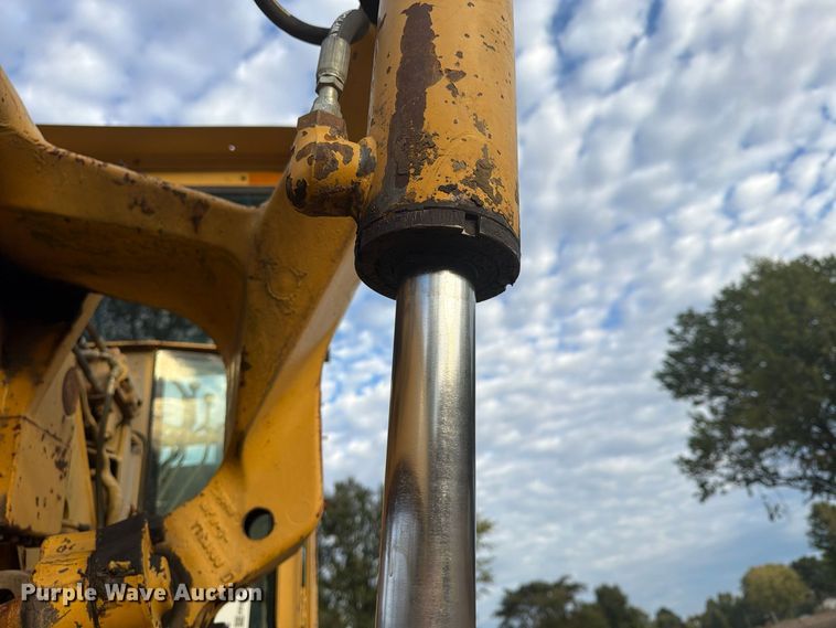 image for item FP4092 1994 John Deere 770B motor grader