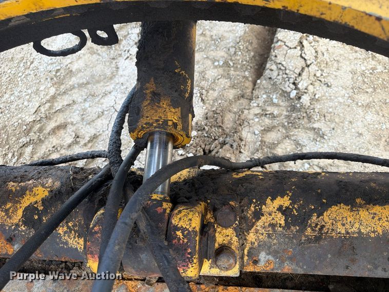 image for item FP4092 1994 John Deere 770B motor grader