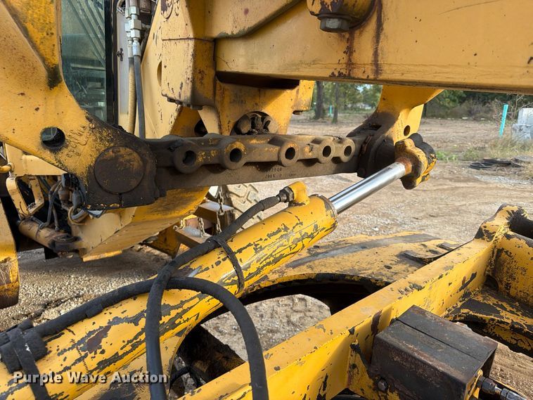 image for item FP4092 1994 John Deere 770B motor grader