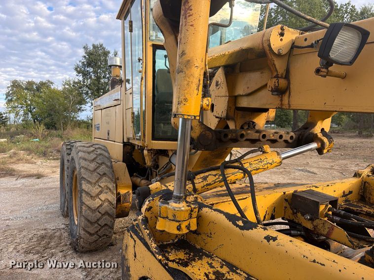 image for item FP4092 1994 John Deere 770B motor grader