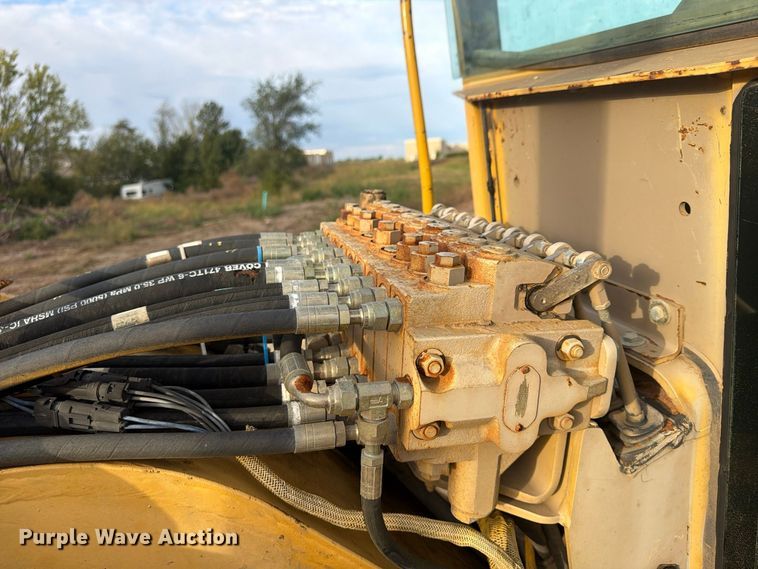 image for item FP4092 1994 John Deere 770B motor grader