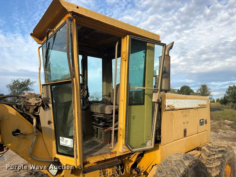 image for item FP4092 1994 John Deere 770B motor grader