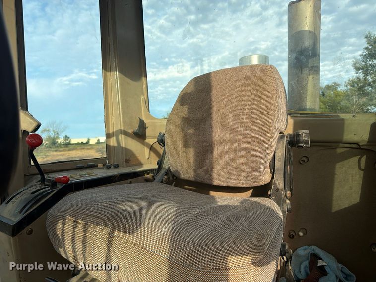 image for item FP4092 1994 John Deere 770B motor grader