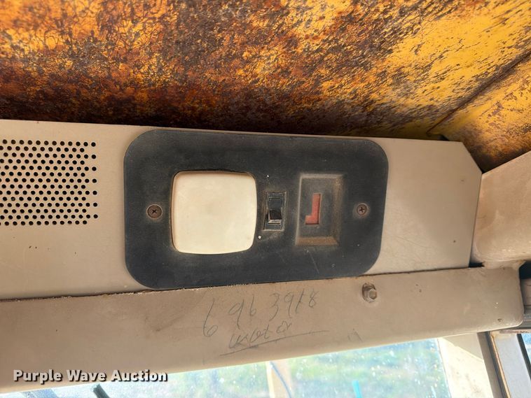 image for item FP4092 1994 John Deere 770B motor grader