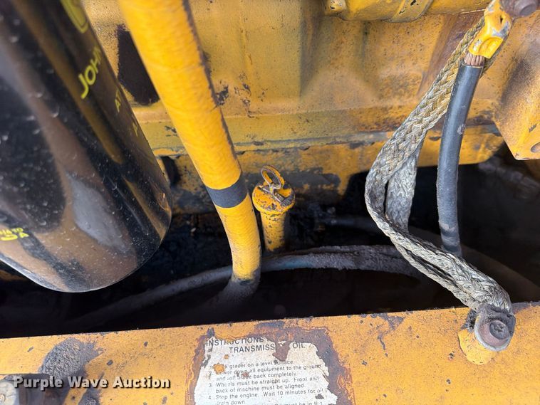 image for item FP4092 1994 John Deere 770B motor grader