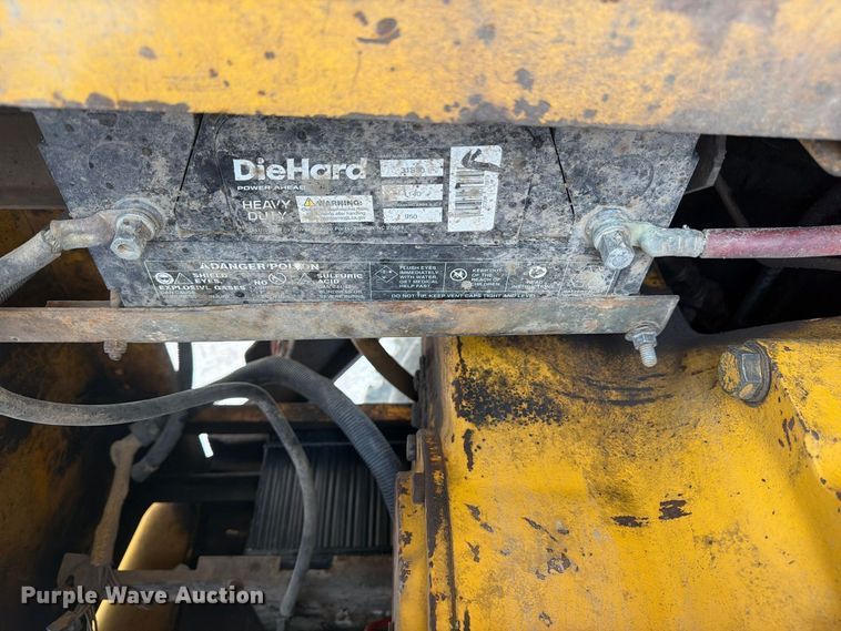 image for item FP4092 1994 John Deere 770B motor grader
