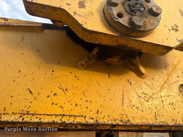 image for item FP4092 1994 John Deere 770B motor grader