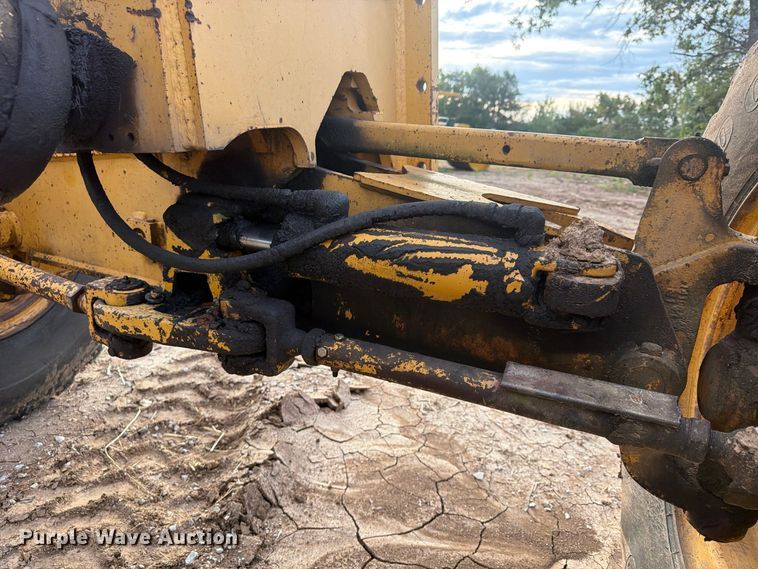 image for item FP4092 1994 John Deere 770B motor grader