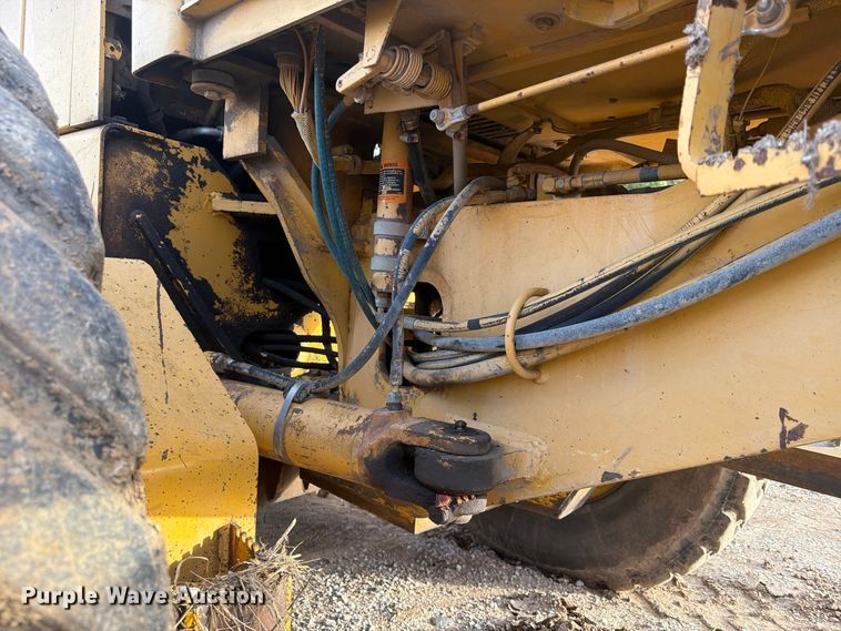 image for item FP4092 1994 John Deere 770B motor grader