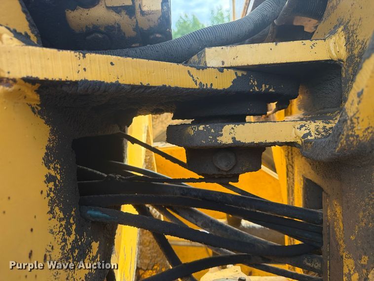 image for item FP4092 1994 John Deere 770B motor grader