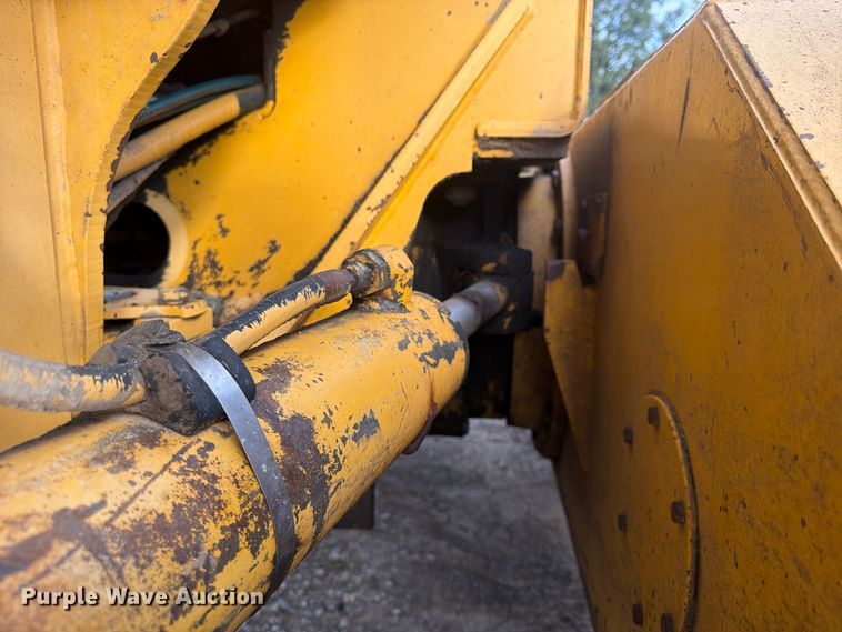 image for item FP4092 1994 John Deere 770B motor grader