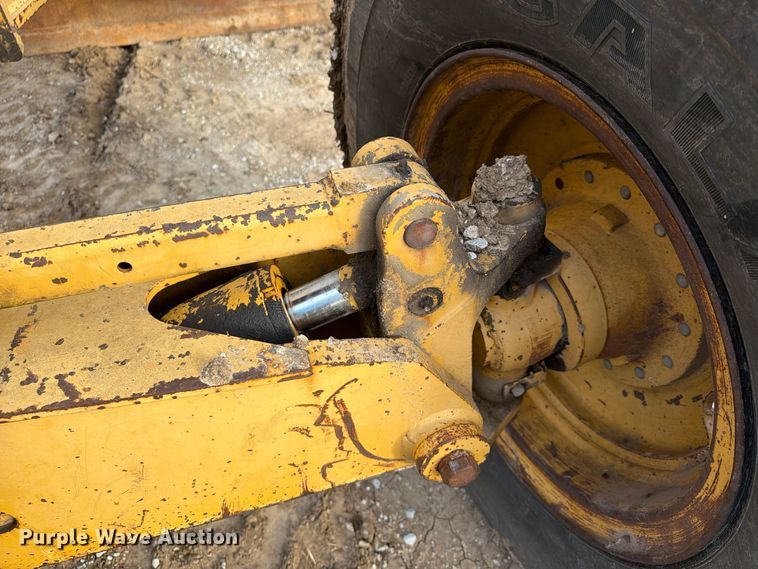 image for item FP4092 1994 John Deere 770B motor grader