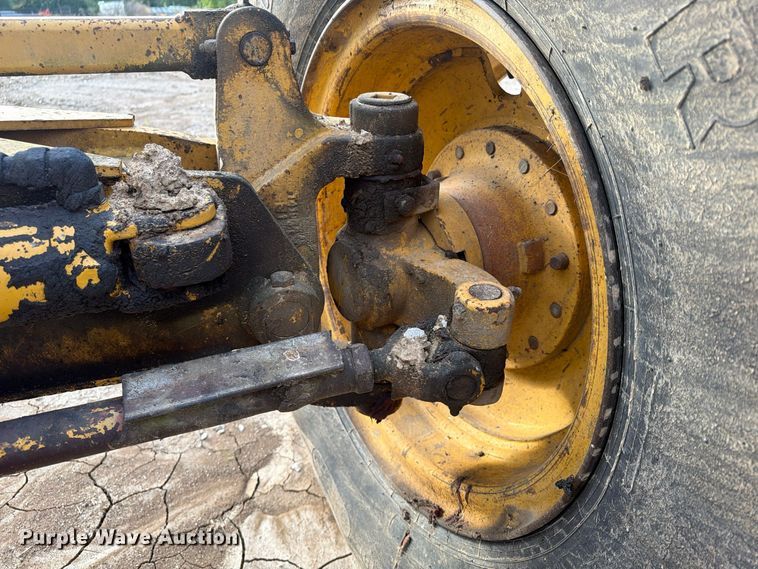 image for item FP4092 1994 John Deere 770B motor grader