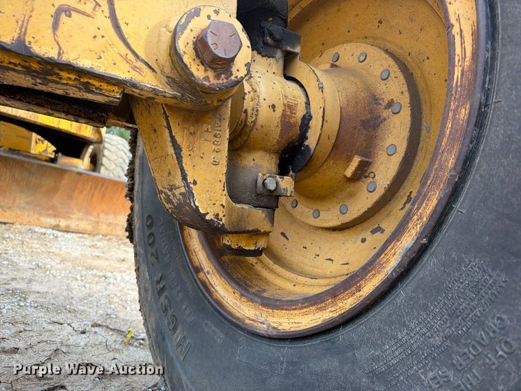 image for item FP4092 1994 John Deere 770B motor grader
