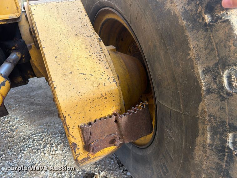 image for item FP4092 1994 John Deere 770B motor grader