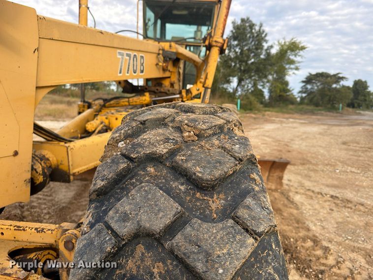 image for item FP4092 1994 John Deere 770B motor grader