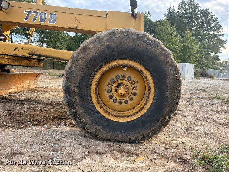 image for item FP4092 1994 John Deere 770B motor grader