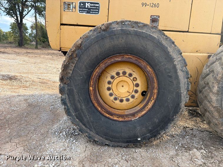 image for item FP4092 1994 John Deere 770B motor grader
