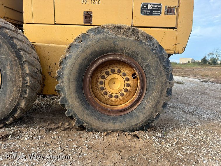 image for item FP4092 1994 John Deere 770B motor grader