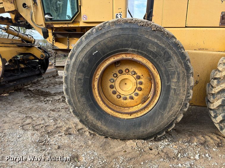 image for item FP4092 1994 John Deere 770B motor grader
