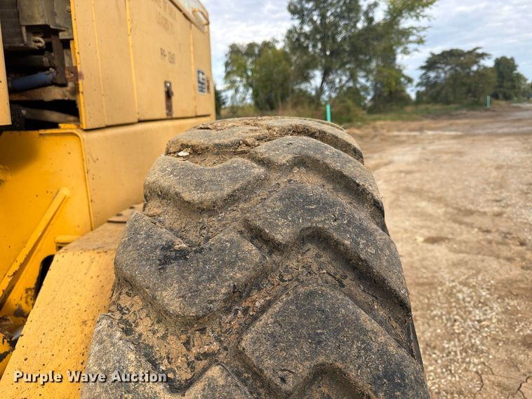 image for item FP4092 1994 John Deere 770B motor grader