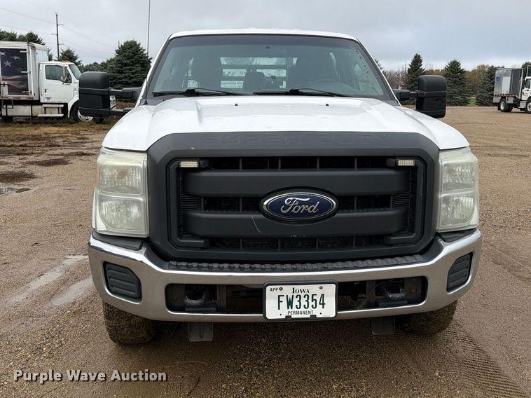 image for item FT5001 2015 Ford F-350 Crew Cab flatbed pickup truck