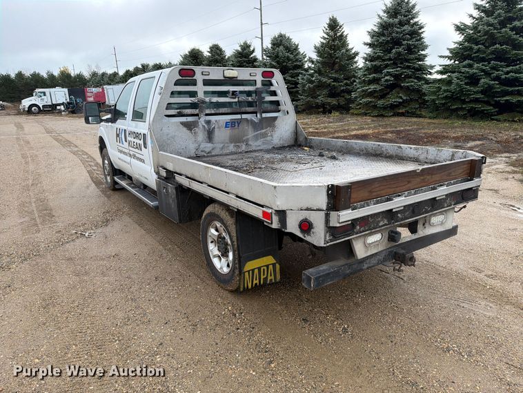 image for item FT5001 2015 Ford F-350 Crew Cab flatbed pickup truck