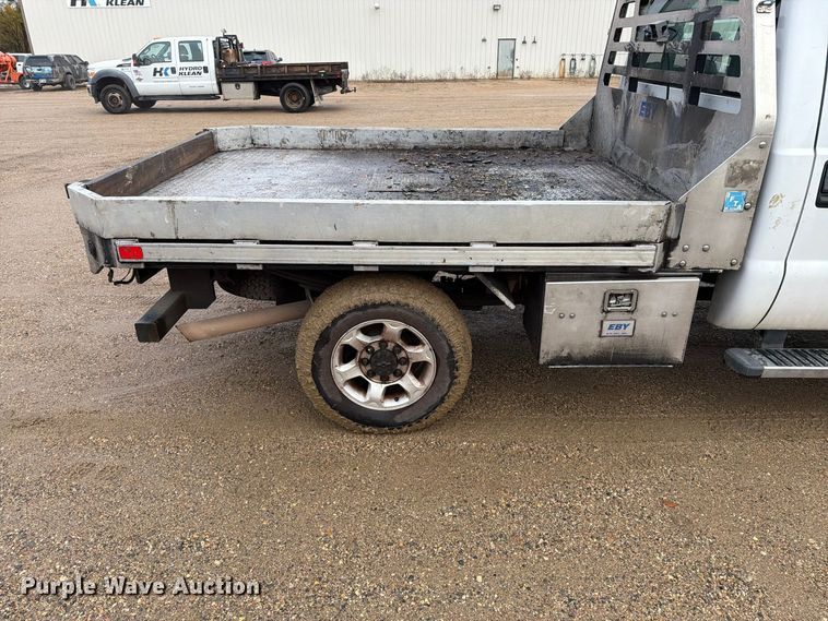 image for item FT5001 2015 Ford F-350 Crew Cab flatbed pickup truck