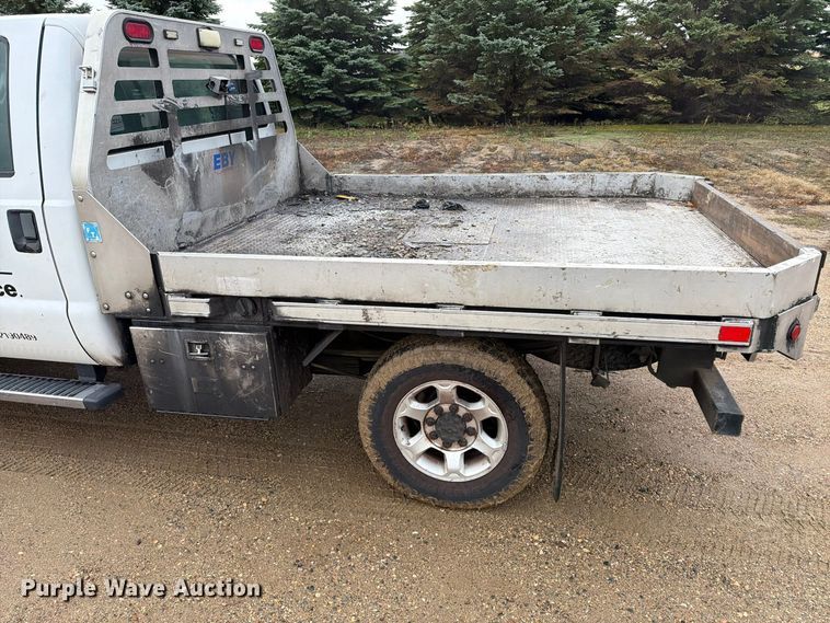 image for item FT5001 2015 Ford F-350 Crew Cab flatbed pickup truck