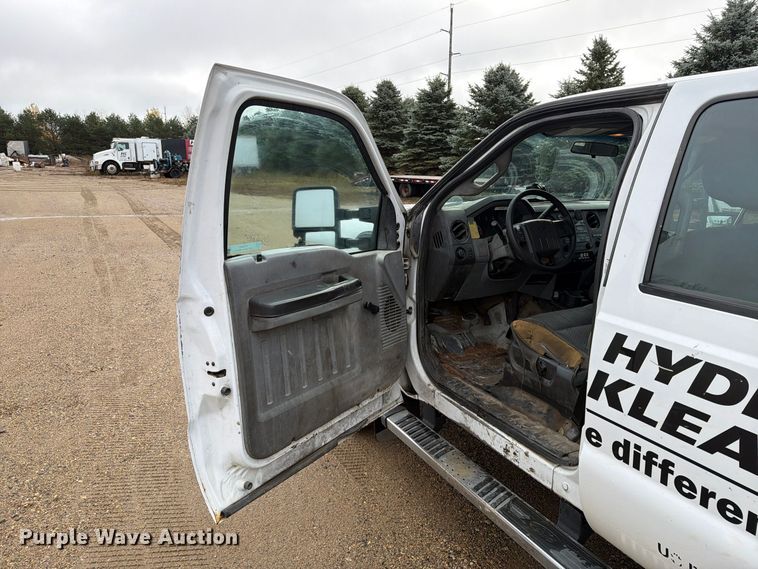 image for item FT5001 2015 Ford F-350 Crew Cab flatbed pickup truck