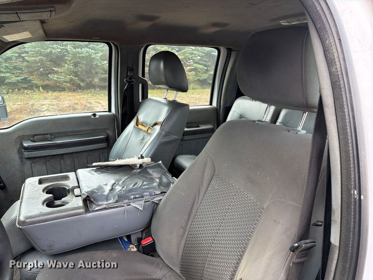 image for item FT5001 2015 Ford F-350 Crew Cab flatbed pickup truck