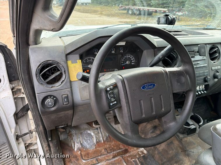 image for item FT5001 2015 Ford F-350 Crew Cab flatbed pickup truck