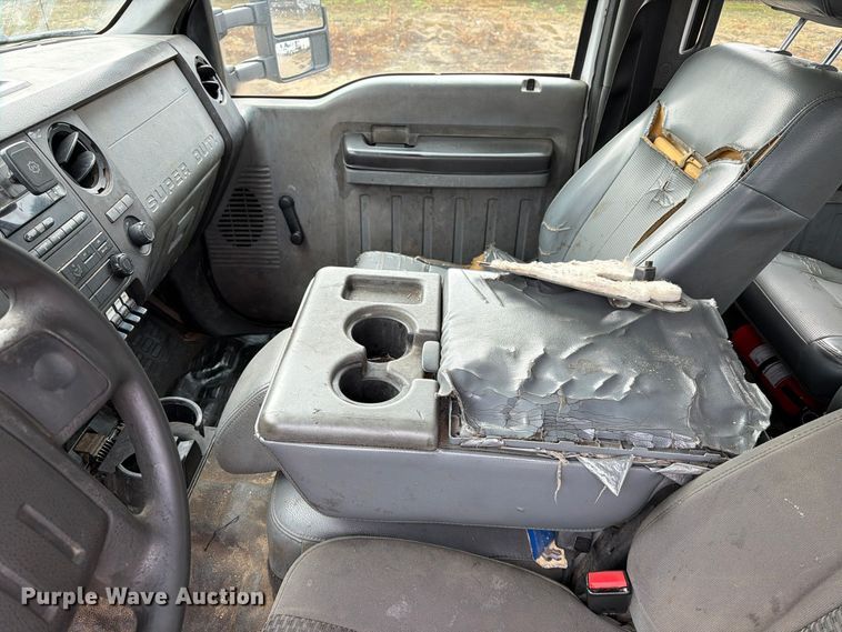 image for item FT5001 2015 Ford F-350 Crew Cab flatbed pickup truck