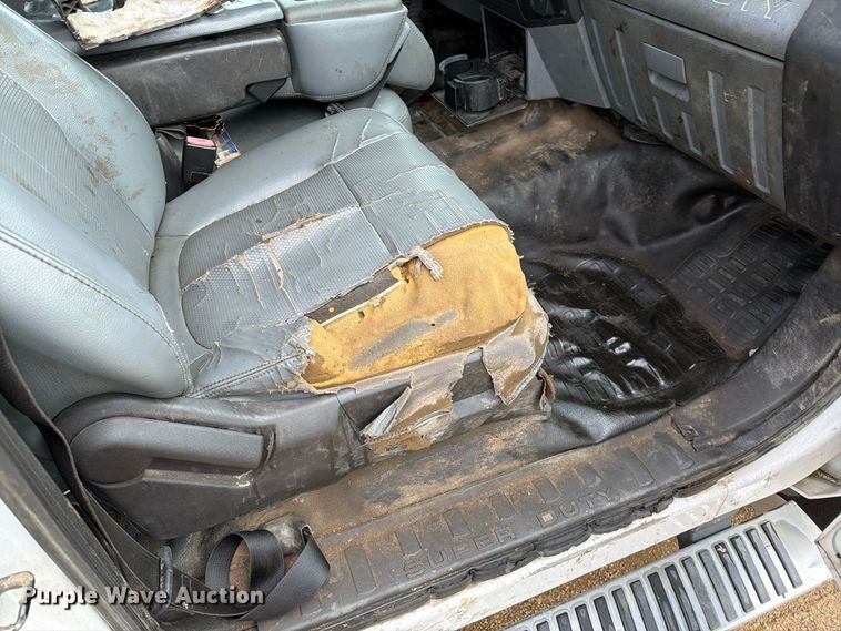 image for item FT5001 2015 Ford F-350 Crew Cab flatbed pickup truck