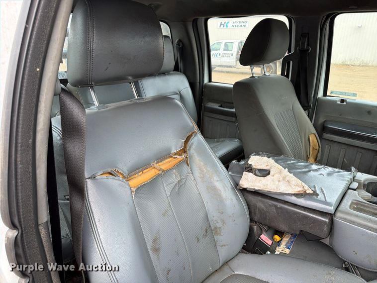 image for item FT5001 2015 Ford F-350 Crew Cab flatbed pickup truck