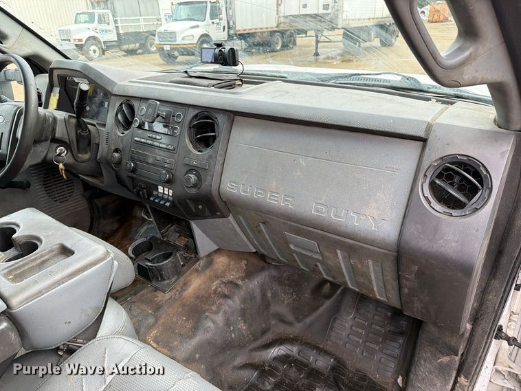 image for item FT5001 2015 Ford F-350 Crew Cab flatbed pickup truck