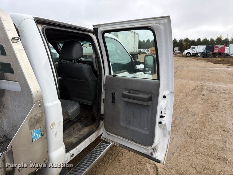 image for item FT5001 2015 Ford F-350 Crew Cab flatbed pickup truck