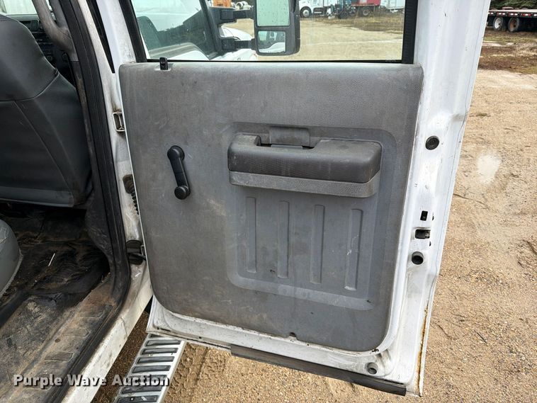 image for item FT5001 2015 Ford F-350 Crew Cab flatbed pickup truck