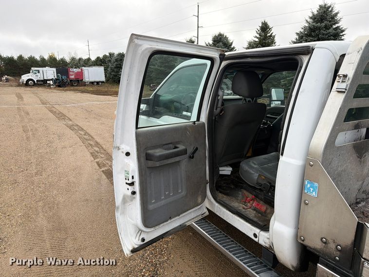 image for item FT5001 2015 Ford F-350 Crew Cab flatbed pickup truck