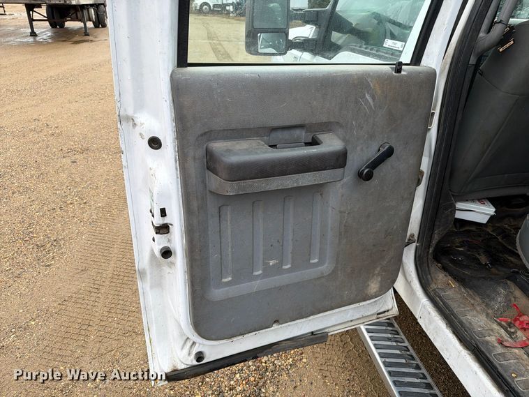 image for item FT5001 2015 Ford F-350 Crew Cab flatbed pickup truck