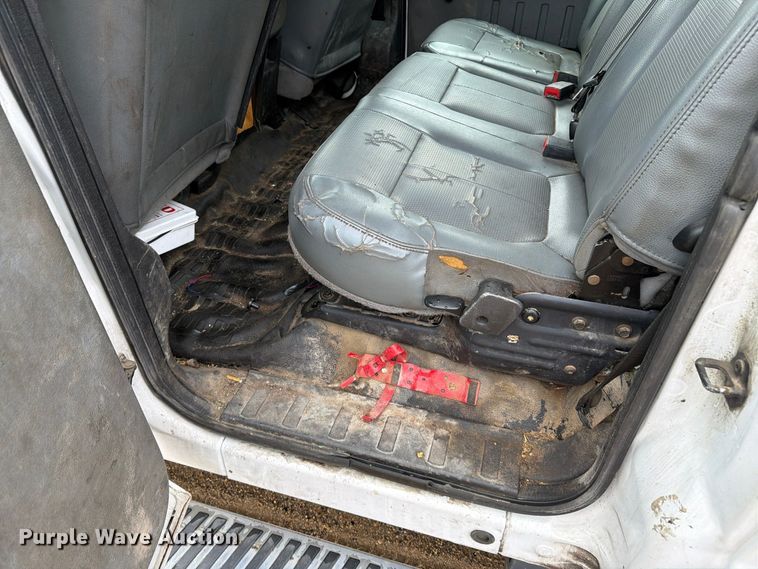 image for item FT5001 2015 Ford F-350 Crew Cab flatbed pickup truck