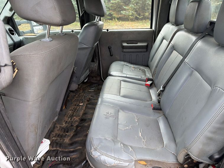 image for item FT5001 2015 Ford F-350 Crew Cab flatbed pickup truck