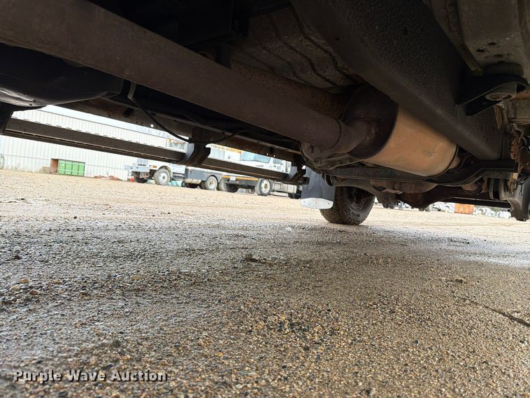 image for item FT5001 2015 Ford F-350 Crew Cab flatbed pickup truck