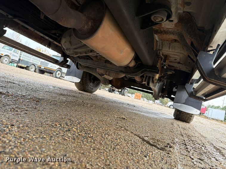 image for item FT5001 2015 Ford F-350 Crew Cab flatbed pickup truck