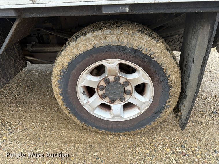 image for item FT5001 2015 Ford F-350 Crew Cab flatbed pickup truck
