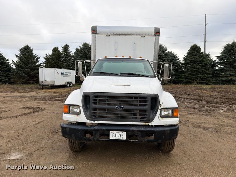image for item FT5002 2000 Ford F650 Super Duty box truck