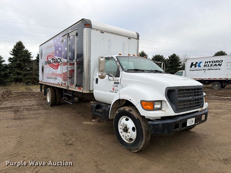 image for item FT5002 2000 Ford F650 Super Duty box truck