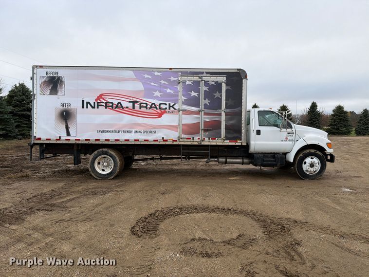 image for item FT5002 2000 Ford F650 Super Duty box truck