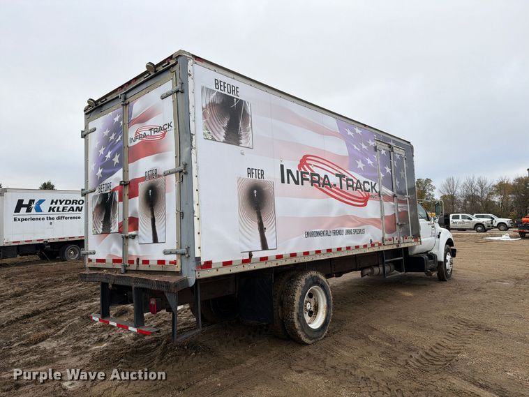 image for item FT5002 2000 Ford F650 Super Duty box truck