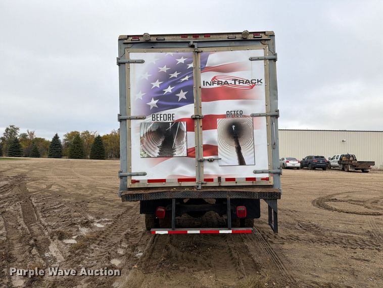 image for item FT5002 2000 Ford F650 Super Duty box truck